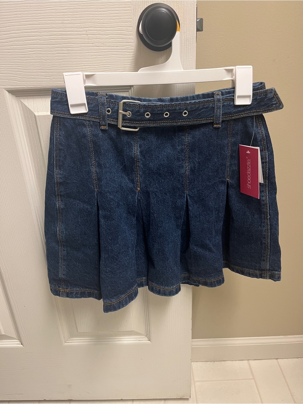 Shoe Dazzle Just Fab Dark Blue Pleated Denim Skirt with Belt size 26 NWT